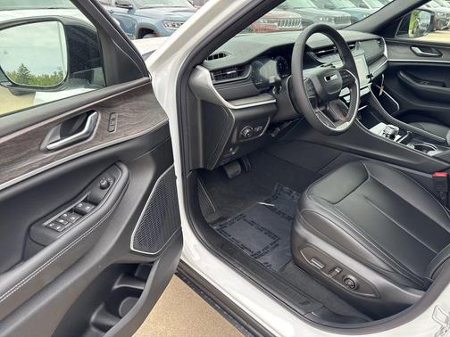 Bright White Clearcoat 2026 Jeep Grand Cherokee L Limited