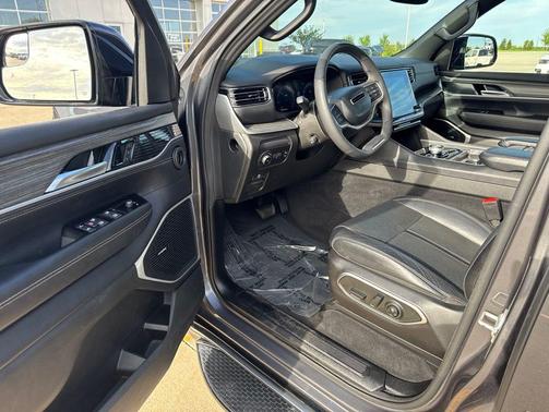 Baltic Gray Metallic Clearcoat 2024 Jeep Wagoneer L Series II