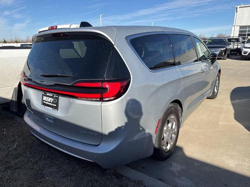 2024 Chrysler Pacifica Limited