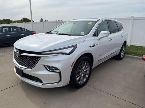 White Frost Tricoat 2023 Buick Enclave Avenir
