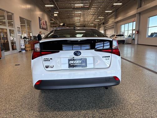 2022 Toyota Prius LE