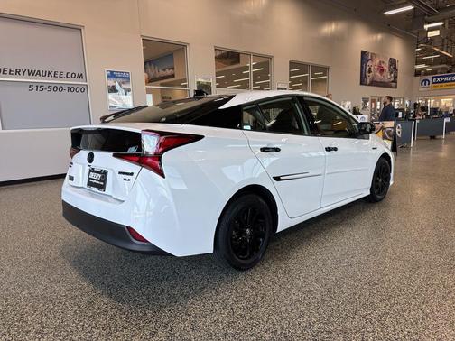 2022 Toyota Prius LE