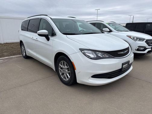 2020 Chrysler Voyager LXI