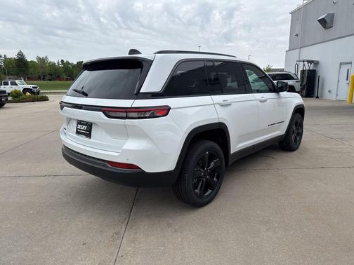 Bright White Clearcoat 2026 Jeep Grand Cherokee Limited