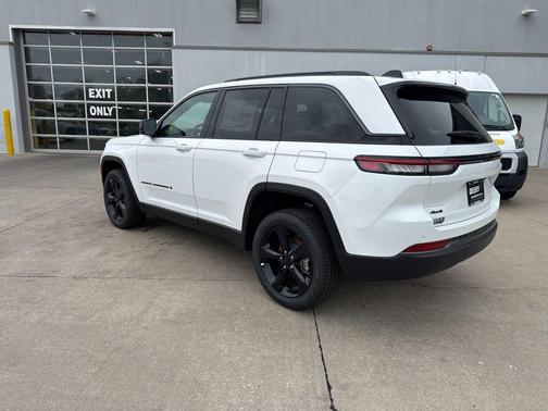 Bright White Clearcoat 2026 Jeep Grand Cherokee Limited