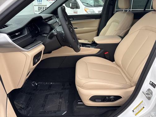 Bright White Clearcoat 2026 Jeep Grand Cherokee Limited