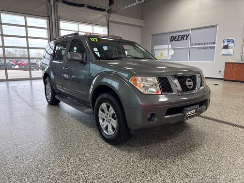 2007 Nissan Pathfinder LE