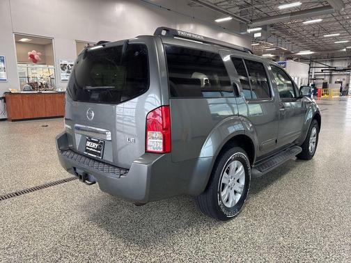 2007 Nissan Pathfinder LE