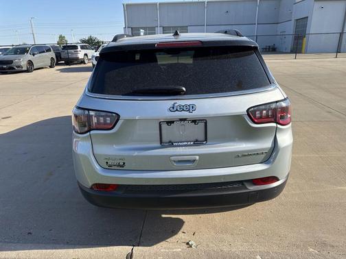 Silver Zynith Metallic Clearcoat 2025 Jeep Compass Limited