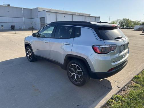 Silver Zynith Metallic Clearcoat 2025 Jeep Compass Limited