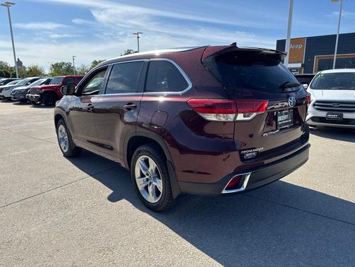 Maroon 2018 Toyota Highlander Hybrid Limited