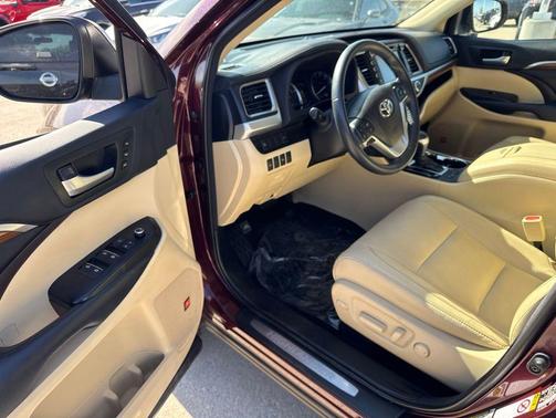 Maroon 2018 Toyota Highlander Hybrid Limited