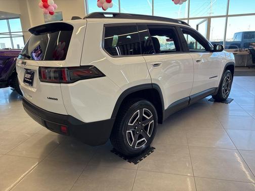 2026 Jeep Cherokee Laredo