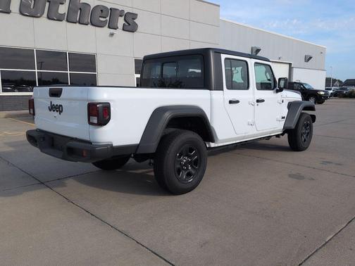 2024 Jeep Gladiator Sport