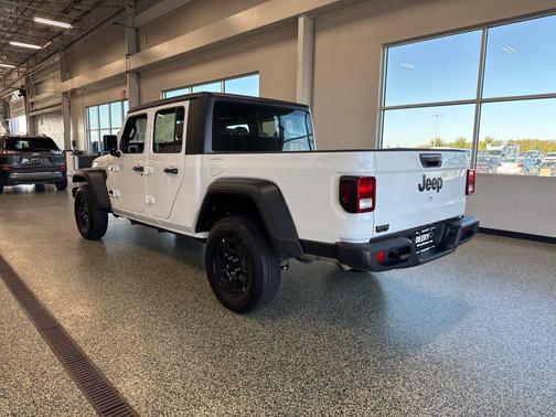 2024 Jeep Gladiator Sport
