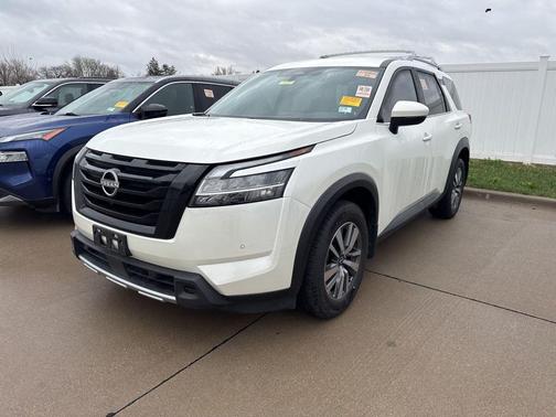 Pearl White Tricoat 2023 Nissan Pathfinder SL