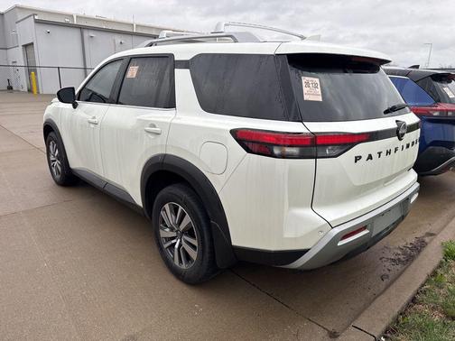 Pearl White Tricoat 2023 Nissan Pathfinder SL