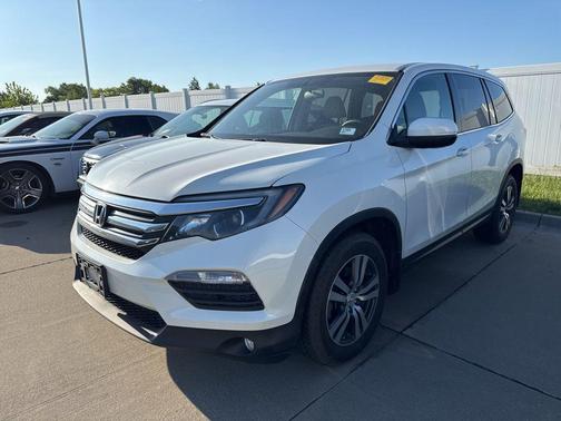 White 2016 Honda Pilot EX