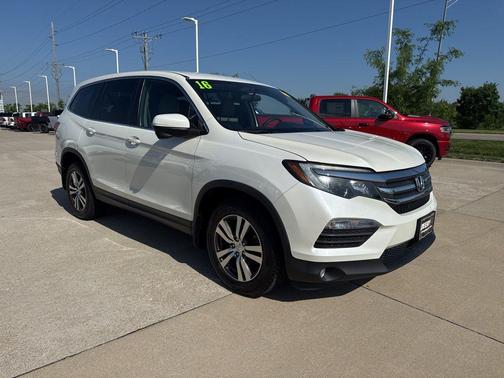 White 2016 Honda Pilot EX