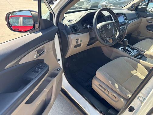 White 2016 Honda Pilot EX