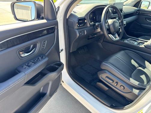 White 2025 Honda Pilot Elite