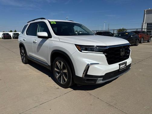 White 2025 Honda Pilot Elite