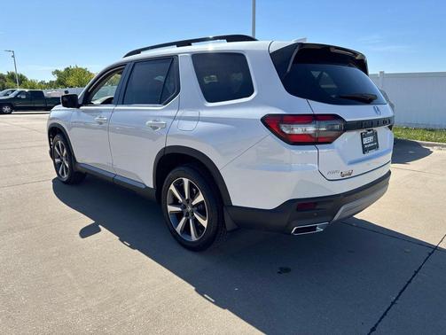 White 2025 Honda Pilot Elite