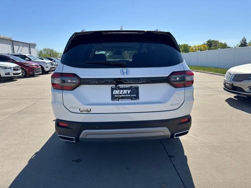 White 2025 Honda Pilot Elite