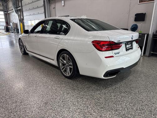 2017 BMW 750 i xDrive