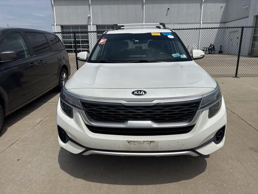 Snow White Pearl 2021 Kia Seltos S