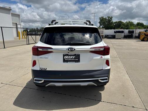 Snow White Pearl 2021 Kia Seltos S