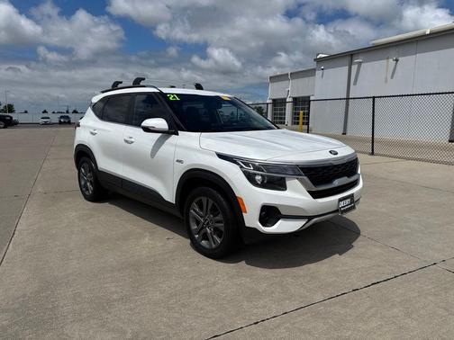 Snow White Pearl 2021 Kia Seltos S