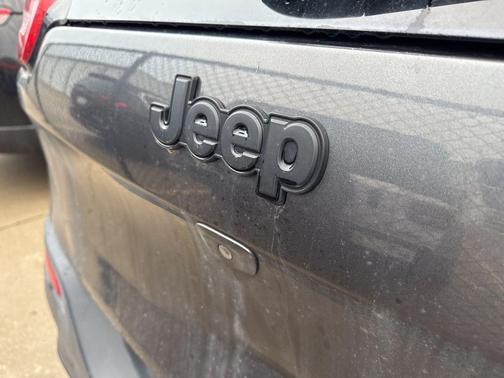 2016 Jeep Cherokee Altitude