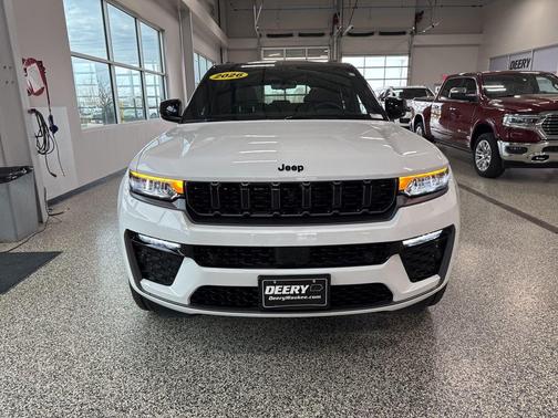 Bright White Clearcoat 2026 Jeep Grand Cherokee Limited