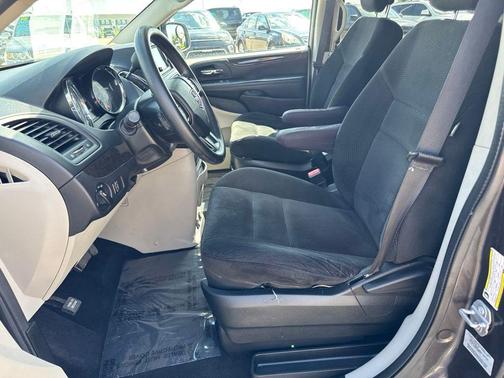 Granite Crystal Metallic Clearcoat 2017 Dodge Grand Caravan SE