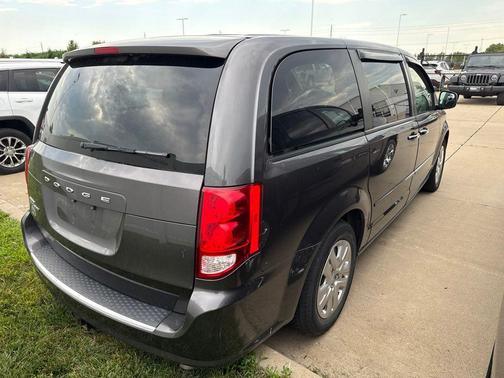 Granite Crystal Metallic Clearcoat 2017 Dodge Grand Caravan SE