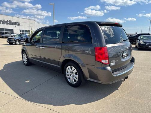 Granite Crystal Metallic Clearcoat 2017 Dodge Grand Caravan SE