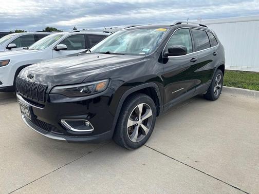 Diamond Black Crystal Pearlcoat 2019 Jeep Cherokee Limited