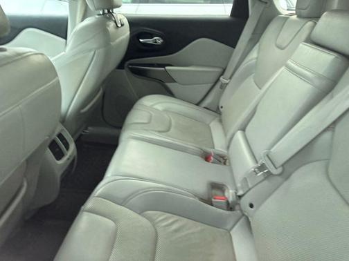 Diamond Black Crystal Pearlcoat 2019 Jeep Cherokee Limited