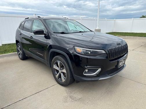 Diamond Black Crystal Pearlcoat 2019 Jeep Cherokee Limited
