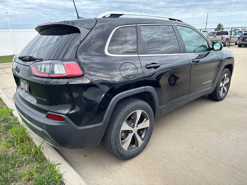 Diamond Black Crystal Pearlcoat 2019 Jeep Cherokee Limited