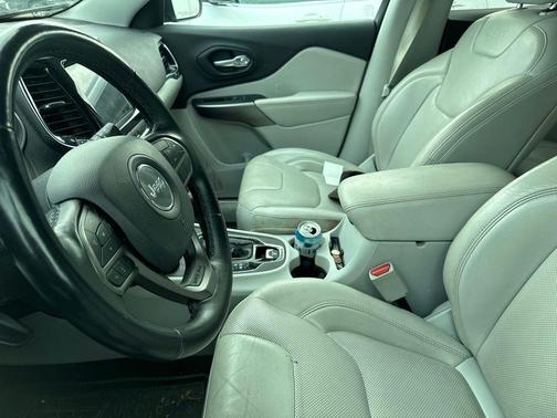 Diamond Black Crystal Pearlcoat 2019 Jeep Cherokee Limited