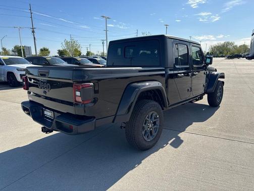 Black Clearcoat 2026 Jeep Gladiator 85th Anniversary Edition