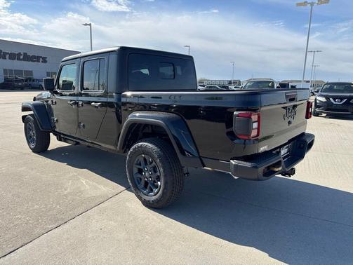 Black Clearcoat 2026 Jeep Gladiator 85th Anniversary Edition