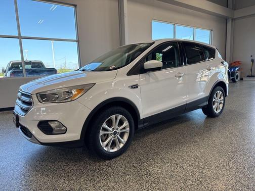 Oxford White 2017 Ford Escape SE