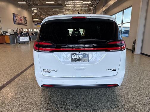 2026 Chrysler Pacifica Limited