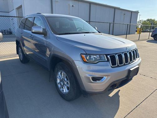 Billet Silver Metallic Clearcoat 2018 Jeep Grand Cherokee Laredo E