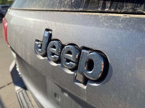 Billet Silver Metallic Clearcoat 2018 Jeep Grand Cherokee Laredo E