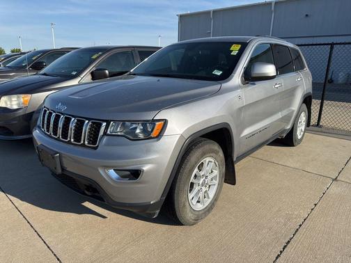 Billet Silver Metallic Clearcoat 2018 Jeep Grand Cherokee Laredo E