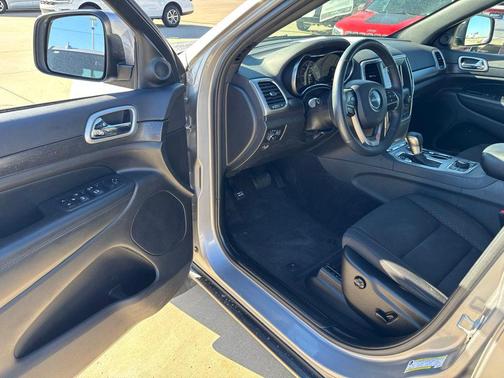 Billet Silver Metallic Clearcoat 2018 Jeep Grand Cherokee Laredo E